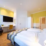 Hotel Unter Den Linden 4*