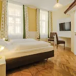 Hotel Unter Den Linden 4*