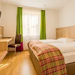 Unter Den Linden 4*