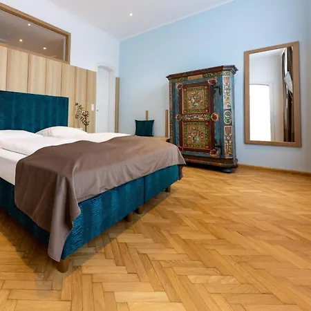 Unter Den Linden 4*