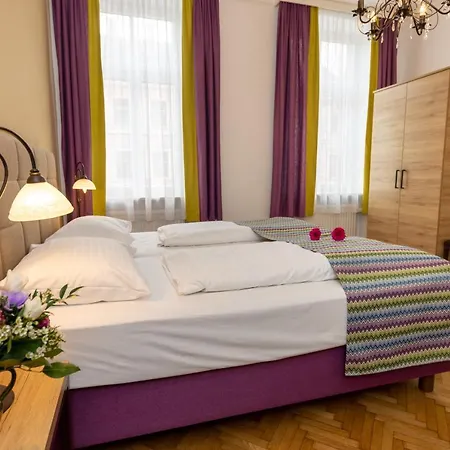 Unter Den Linden קרמס אן דר דונאו