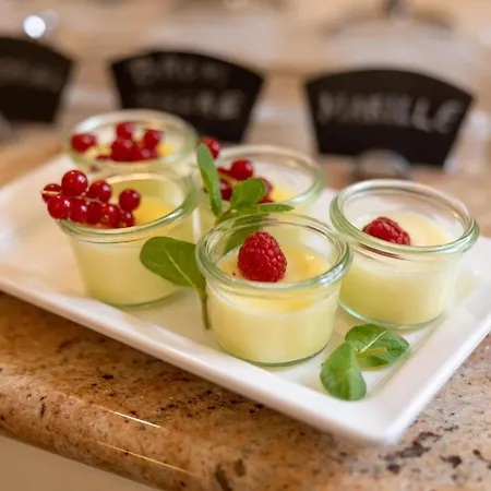 מלון Unter Den Linden 4*