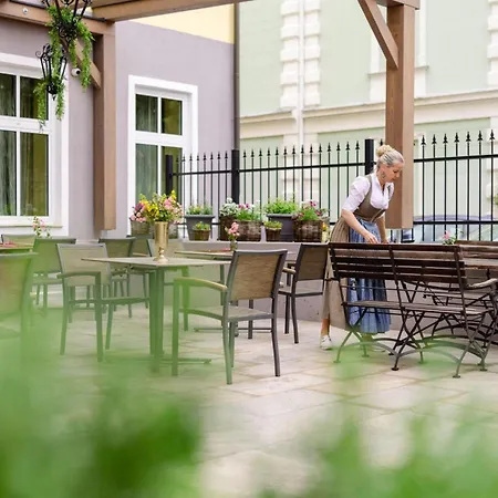 菩提树大道酒店 4*