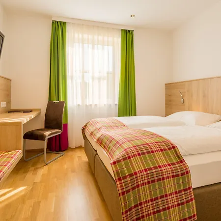 Unter Den Linden 4*