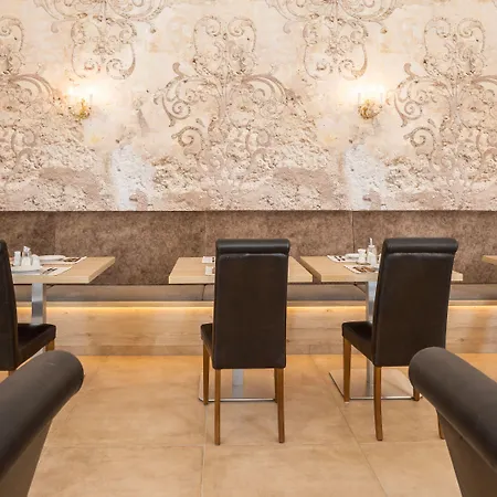 Unter Den Linden קרמס אן דר דונאו