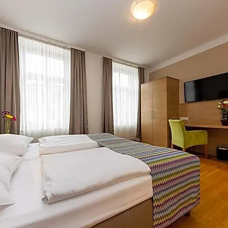 Unter Den Linden 4*