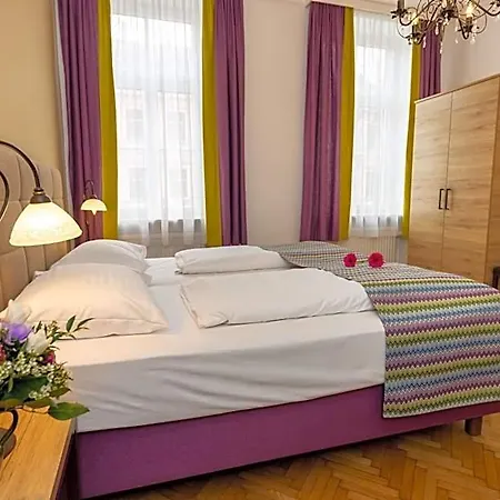 Unter Den Linden 4*
