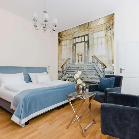 Hotel Unter Den Linden 4*