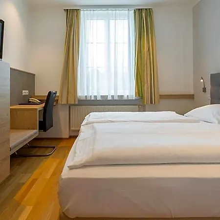 Hotel Unter Den Linden 4*