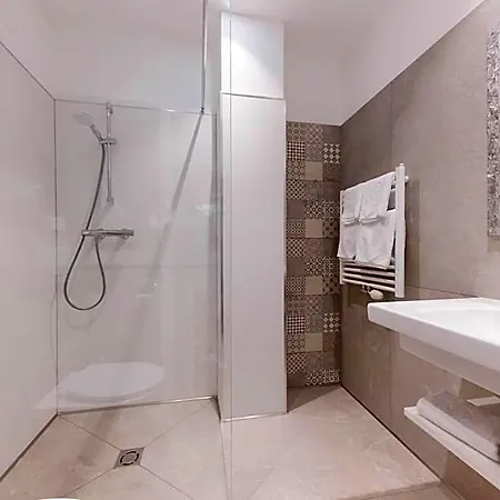 Hotel Unter Den Linden 4*