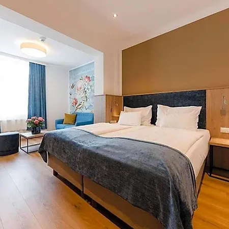 Unter Den Linden 4*