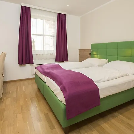 Unter Den Linden 4*