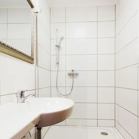 Unter Den Linden מלון 4*