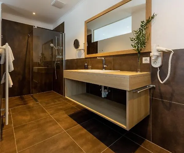 菩提树大道酒店 4*